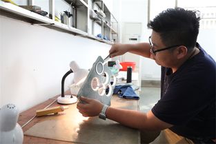 张玉堂翡翠创始人张博邀请电视台探访加工厂，以正视听回应“一手货源”争议